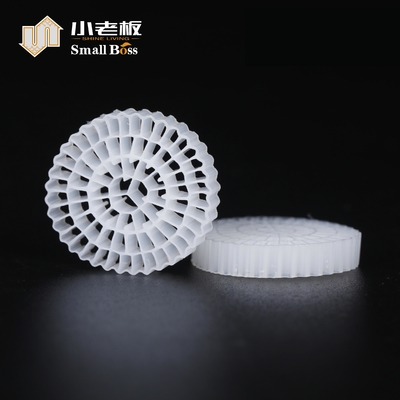 comprar Amostragem 75 buracos Grande área de superfície Branco MBBR confiável Bio Filter Media para RAS online manufacture