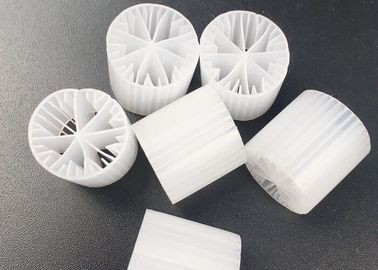 comprar Medios de filtragem de plástico de biomassa de HDPE 15*15mm para porta-tecnologia WWTP SBR online manufacture