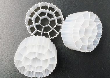 comprar Tanque KOI 19 salas MBBR transportador de biofilme material HDPE cor branca 25*12mm processamento de águas residuais online manufacture