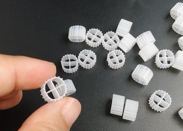 comprar Medios de filtragem de biofilme de alta eficiência MBBR 11 mm x 7 mm Tamanho e cor branca online manufacture
