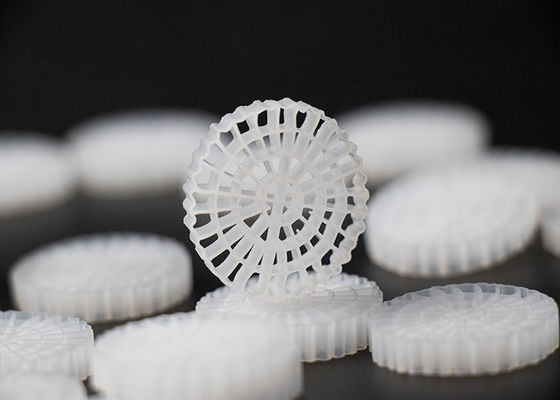 comprar 25*4mm PE64 K5 MBBR Bio Media K5 Cor Branca E Material virgem de HDPE Para Sistema RAS online manufacture