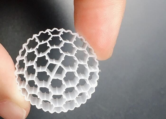 Biotubos de célula ativa MBBR Filtros de plástico Medios Brancos Cores 800m2/m3