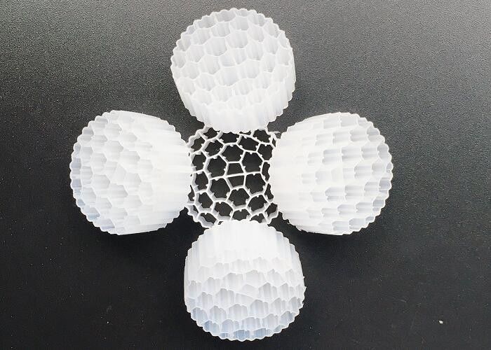 Biotubos de célula ativa MBBR Filtros de plástico Medios Brancos Cores 800m2/m3