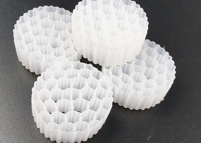 Pe38 25*4mm Hdpe Mbbr Meio filtrante biológico Leito móvel seguro Grande área de superfície