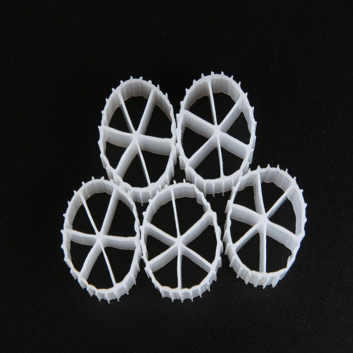 Tratamento de águas residuais MBBR Filtro de mídia 0,96 - 0,98g/Cm3 Densidade com tecnologia A/O de tanque anaeróbico de cor branca