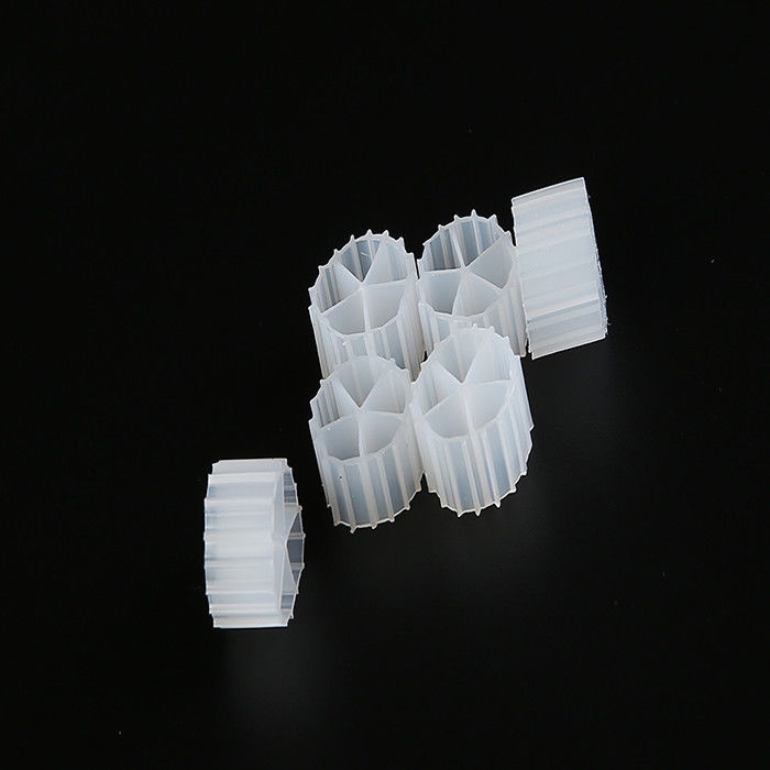 Medios de filtragem flutuante de cor branca com material virgem de HDPE para tratamento de esgoto
