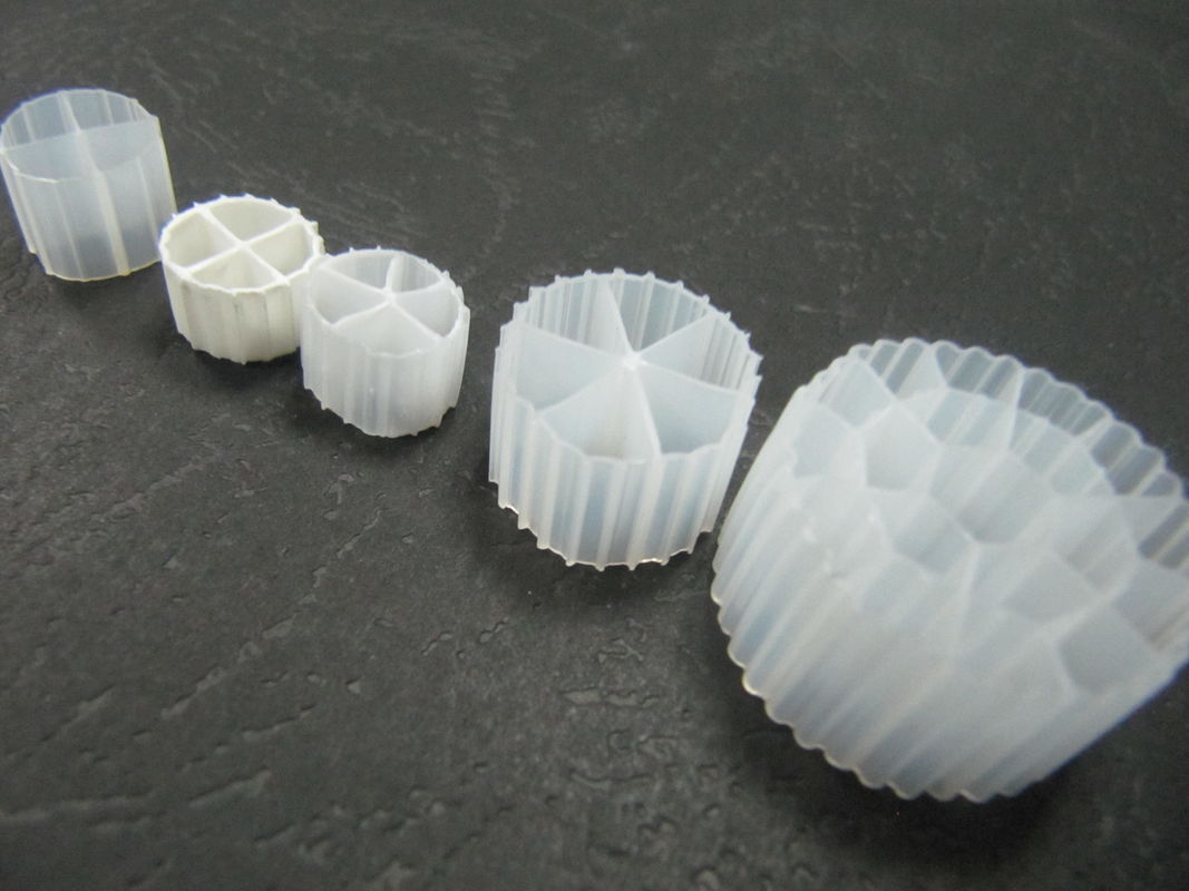 Boa área de superfície MBBR Filter Media com cor branca e material virgem HDPE para RAS