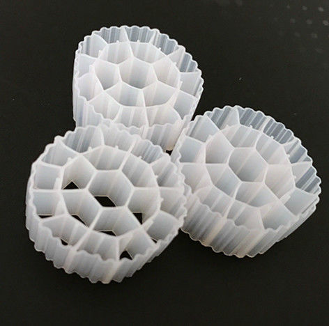 Medios de filtragem MBBR de cor branca e preta com material virgem de HDPE para tratamento de águas residuais