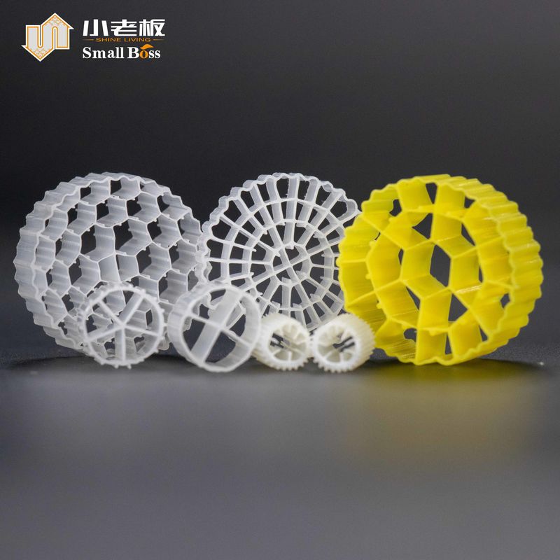 Material de filtragem de plástico de cor preta Koi Kaldnes Boa resistência a impactos para aquicultura