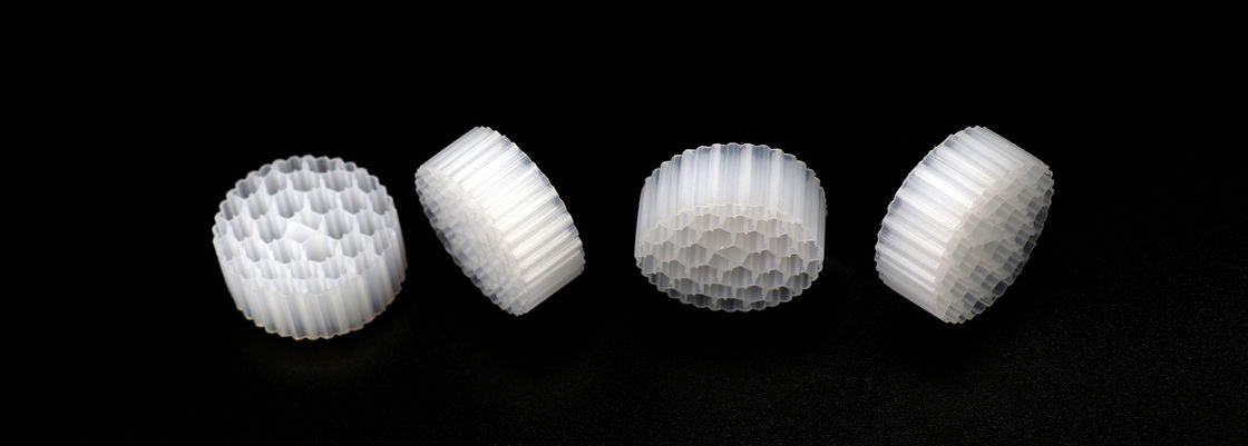 FDA Material seguro MBBR Filtros para tratamento de águas residuais industriais municipais Cor branca