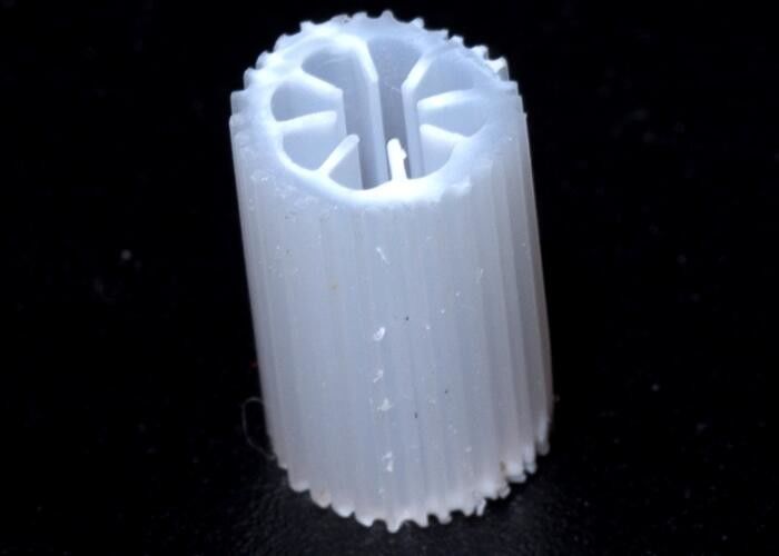 PE08 MBBR pesado Filter Media Virgem HIPS Material para tratamento de águas residuais Biomassa de cor branca