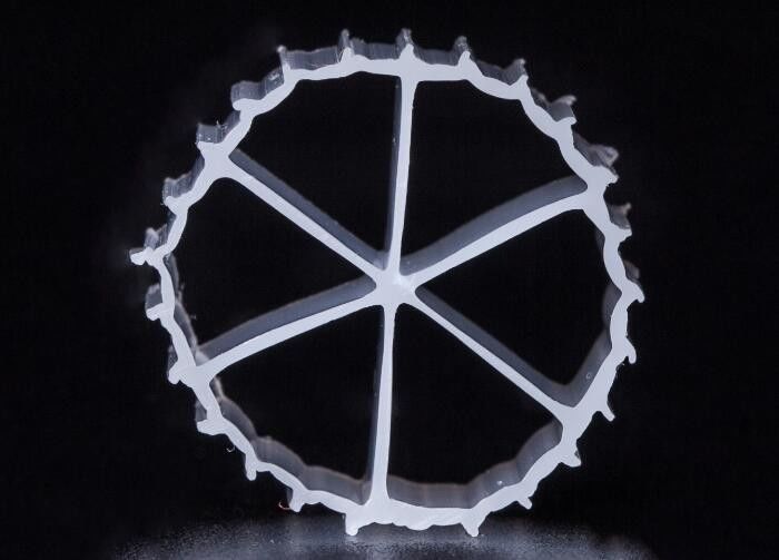 16*10mm Dimensão MBBR Filter Media com material virgem HDPE e Rapid Carrier Biofilm Formation