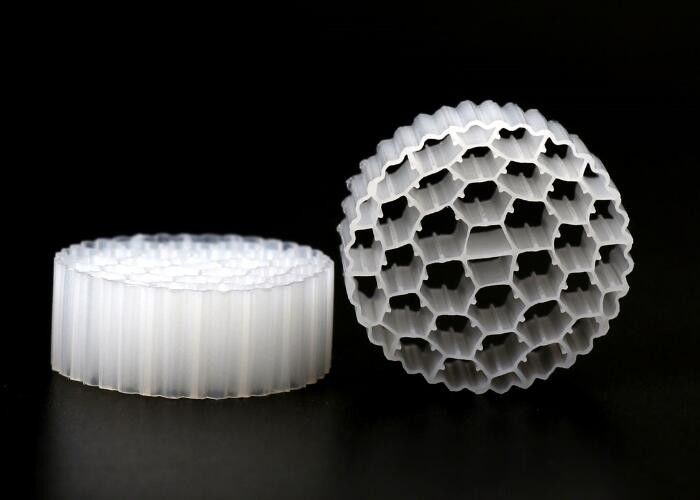 Medição de filtro de bolas biológicas flutuantes MBBR 16 mm X 10 mm Material virgem hidrofílico HDPE