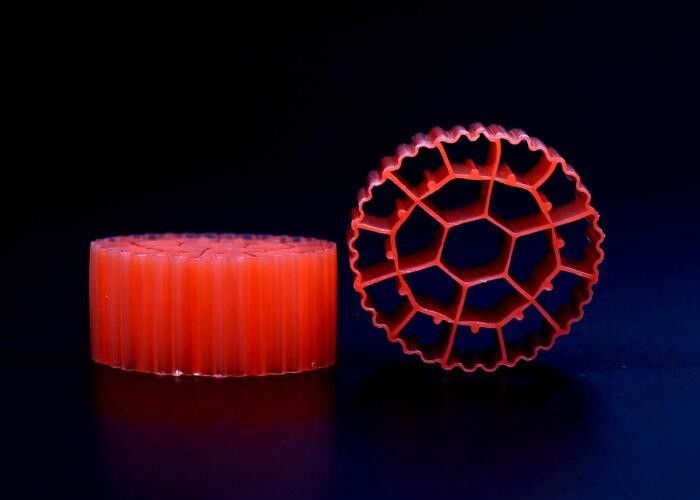 Medios de filtragem de lago de peixe de cor vermelha, virgem, de material HDPE K3, de plástico