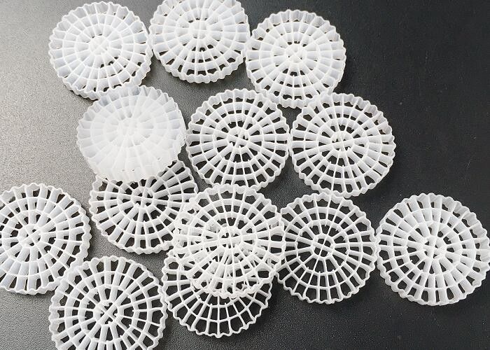 Biomassa de lagoa transportador K3 Mbbr Media para filtração biológica 25*4mm biopipe tratamento de água IFAS cor branca HDPE