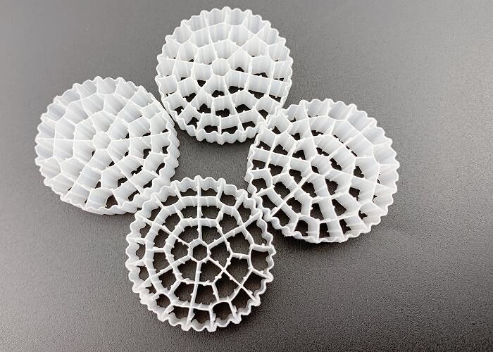 Medios de filtragem flutuantes de HDPE branco MBBR FDA PE37 25*10MM