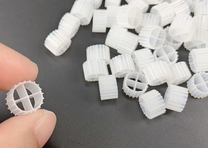 11*7mm Cor natural e material virgem HDPE MBBR Biofilm Carrier Manufacturer