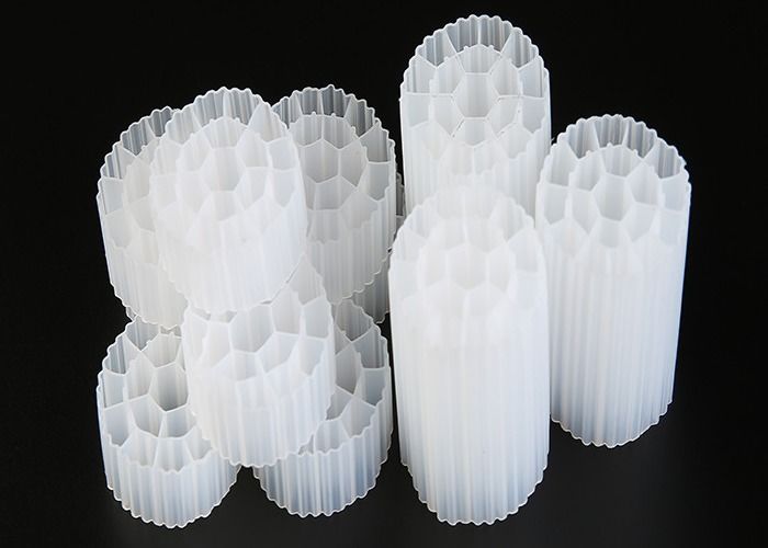 35 mm X 18 mm Tamanho Material virgem HDPE MBBR Bio Media PE07 Para aquários