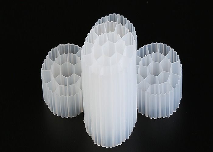Material virgem HDPE MBBR Filtro de plástico de mídia Branca Para tratamento de águas residuais