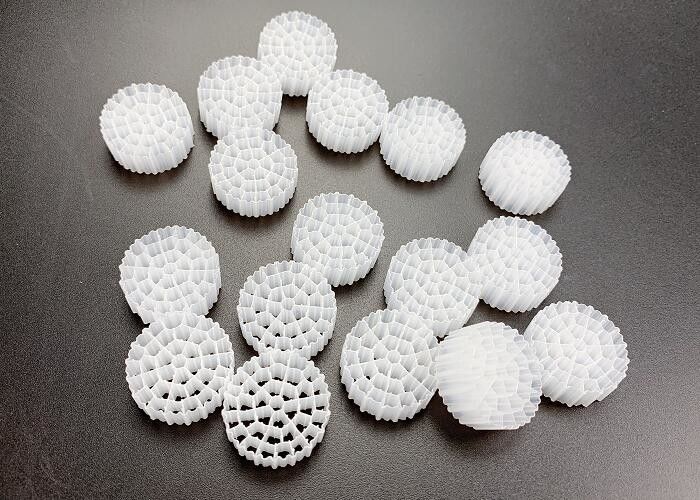 Biomédia de extrusão de plástico Biotubo MBBR Kaldnes Filter Media Qualquer cor